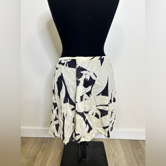 ◾️3/$25 Roxy Button Front Leaf Graphic Skirt - Picture 7 of 8